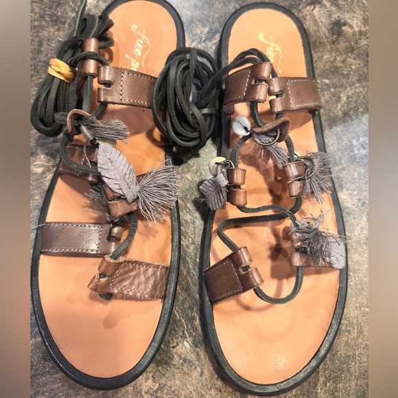 Rare Free People Boho Wind Swept Lace Up leather gladiator wedding Sandals Sz9.5 - Picture 7 of 8